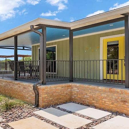 Blumenhaus Sleeps 6 Full Kitchen Plus Hot Tub Fredericksburg Exteriör bild