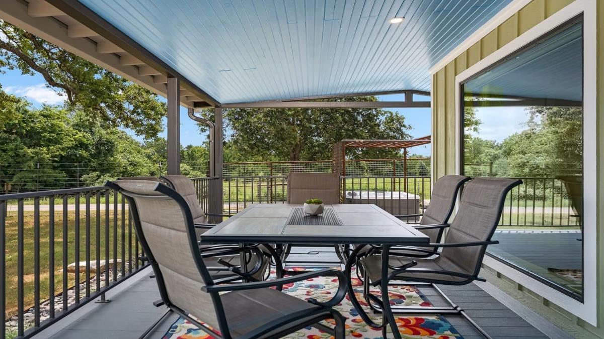 Blumenhaus Sleeps 6 Full Kitchen Plus Hot Tub Fredericksburg Exteriör bild