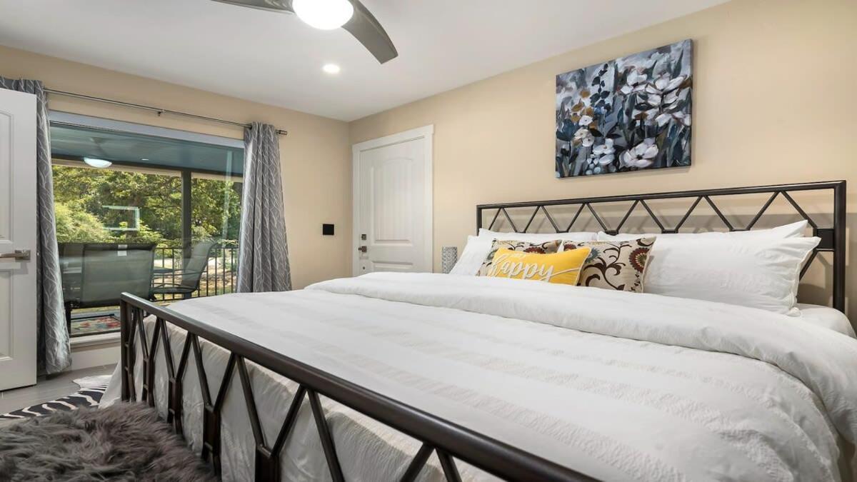 Blumenhaus Sleeps 6 Full Kitchen Plus Hot Tub Fredericksburg Exteriör bild