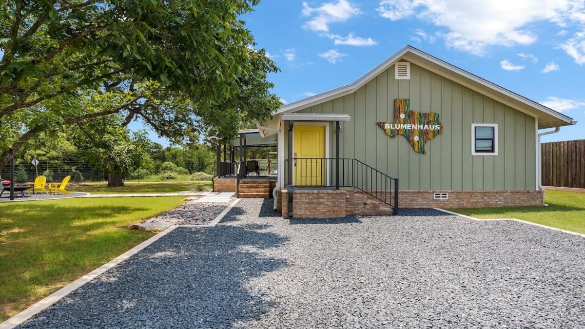 Blumenhaus Sleeps 6 Full Kitchen Plus Hot Tub Fredericksburg Exteriör bild